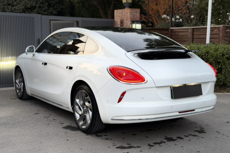 欧拉闪电猫 2022款 555km 尊贵版车身外观6008