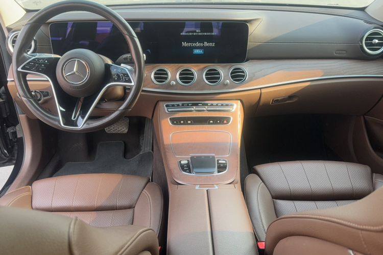 奔驰E级 2022款 E 260 L中控内饰7004