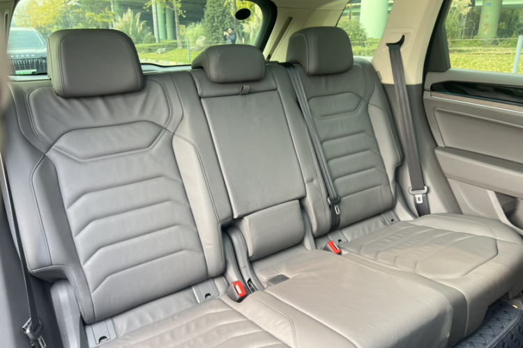 大众 途锐 2022款 3.0TSI 锐享版 曜黑运动套装中控内饰7012