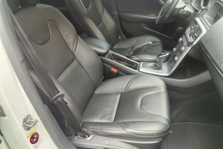 沃尔沃V40 2018款 T3 智雅版车身外观6005