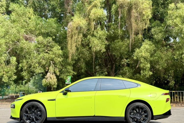 小鹏P7 2022款 670E+鹏翼版车身外观6006