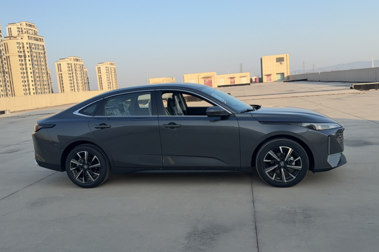 长安 逸动 2025款 蓝鲸 1.5T 500Bar尊贵型车身外观6002