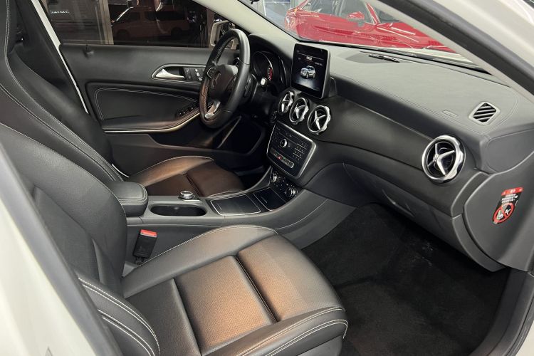 奔驰GLA 2017款 GLA 200 时尚型中控内饰7005