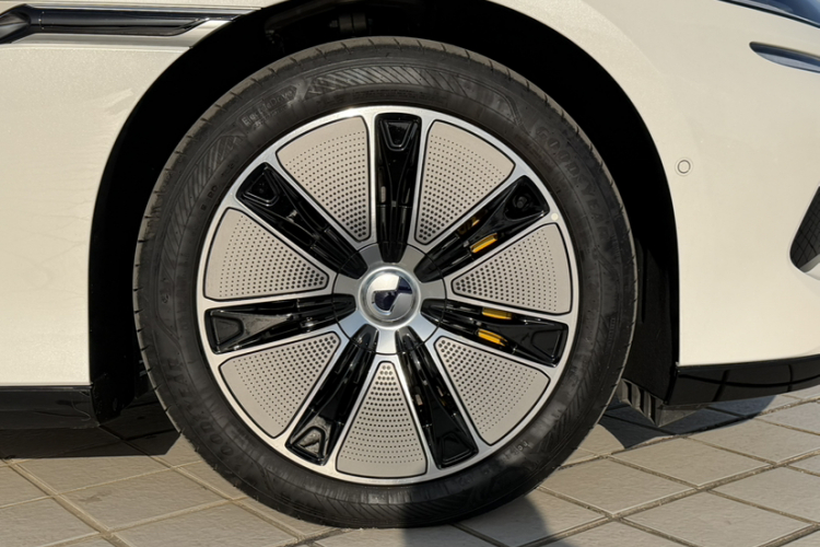 腾势Z9GT 2024款 1100四驱Max版车身外观6004