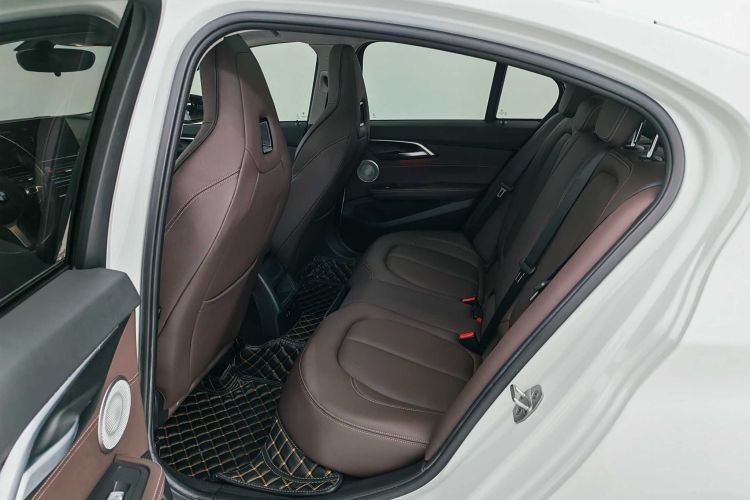 宝马1系 2021款 改款 125i M运动曜夜版中控内饰7007