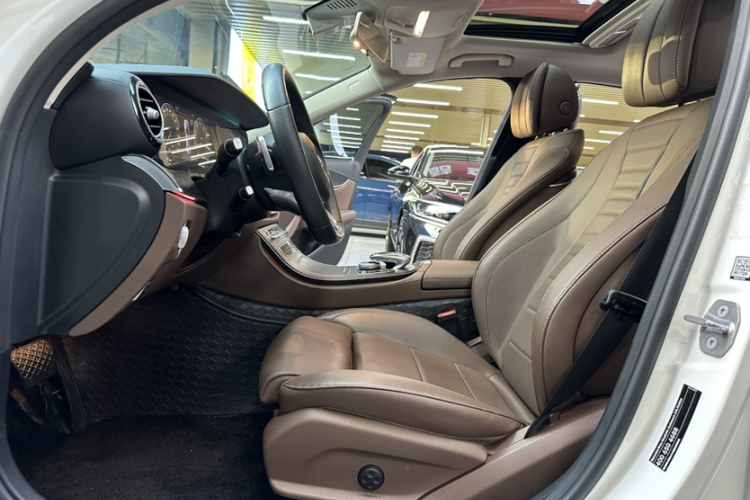 奔驰E级 2018款 改款 E 200 L 运动型局部细节19