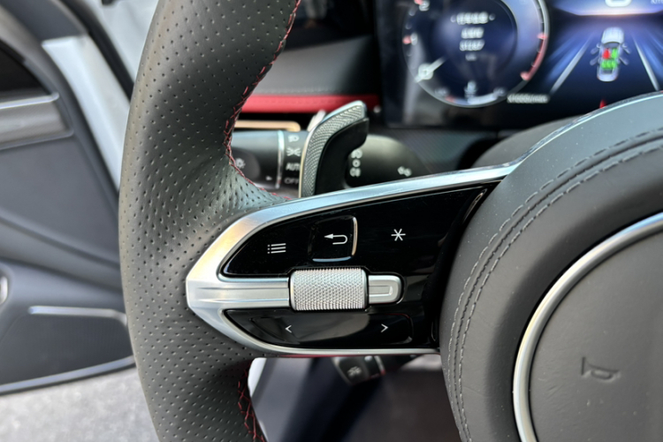 红旗H6 2023款 2.0T 致尚版中控内饰7007