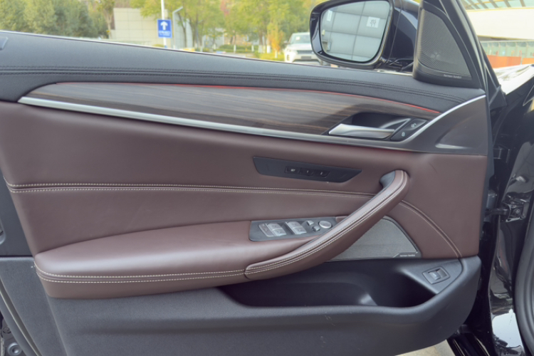 宝马5系 2019款 改款 530Li 尊享型 豪华套装中控内饰7013