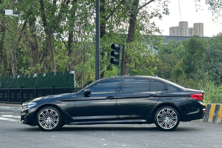 宝马5系 2019款 530Li 尊享型 M运动套装车身外观6006