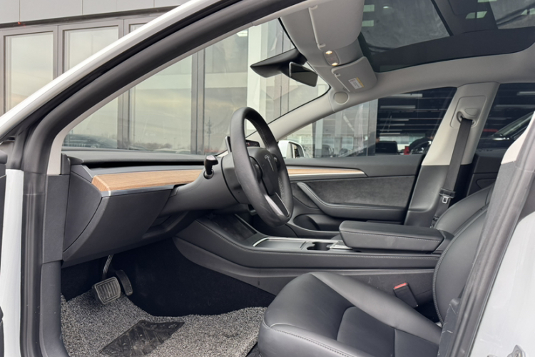特斯拉 Model 3 2021款 标准续航后驱升级版 3D6中控内饰7011