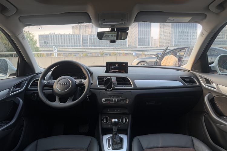 奥迪Q3 2017款 30 TFSI 时尚型中控内饰7002