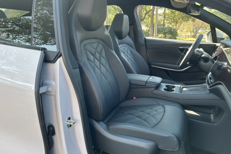 飞凡汽车 飞凡R7 2025款 长续版中控内饰7004