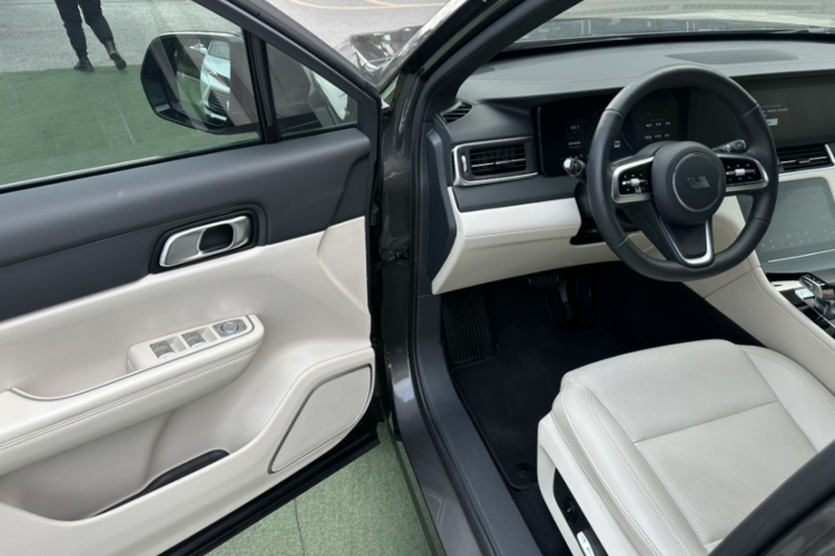 理想汽车 理想ONE 2021款 增程6座版中控内饰7005