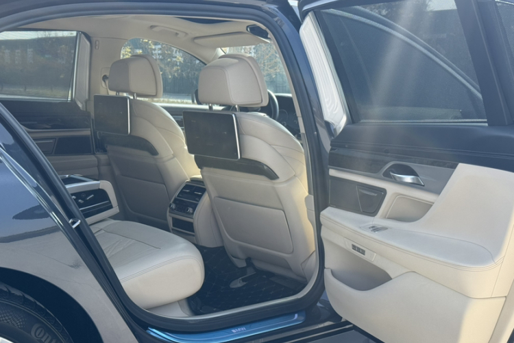 宝马7系 2016款 730Li 豪华型中控内饰7011