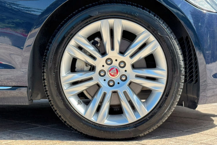 捷豹XFL 2018款 XFL 2.0T 250PS 豪华版车身外观6005