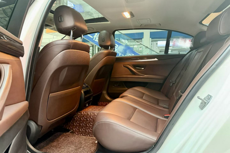 宝马5系 2014款 525Li 豪华设计套装中控内饰7004