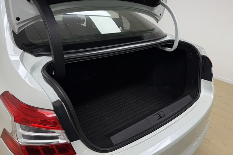 标致408 2015款 1.2T 自动豪华版局部细节23