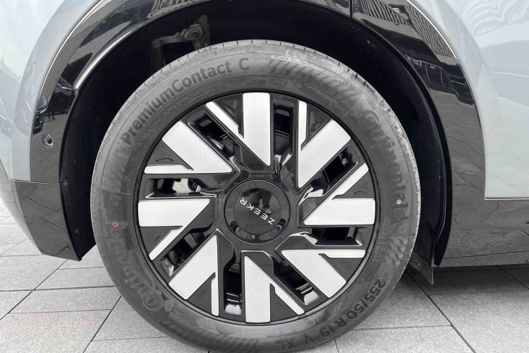 极氪MIX 2025款 长续航智驾版车身外观6008