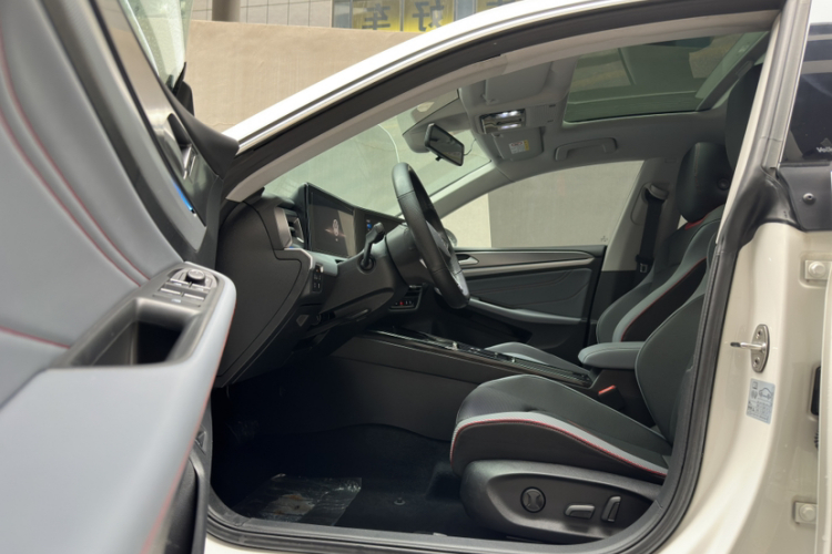 大众 2023款 凌渡L 280TSI DSG酷辣版中控内饰7001