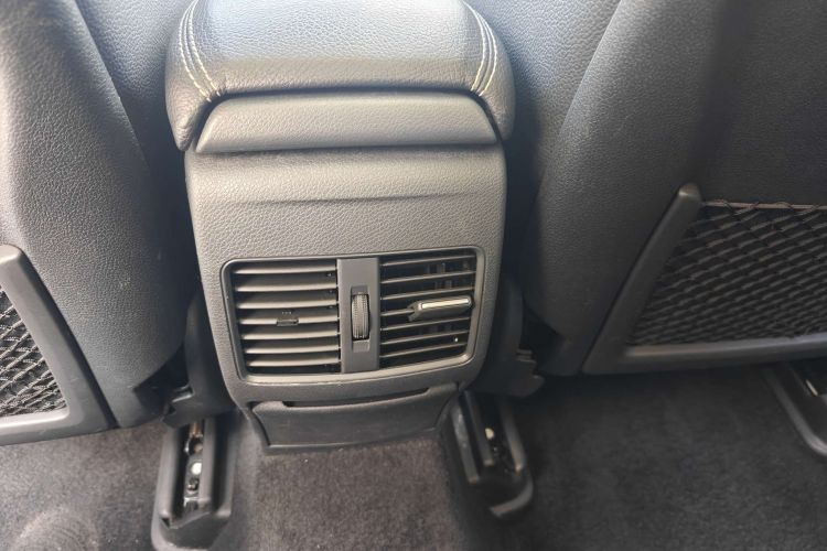 奔驰GLA 2018款 GLA 200 动感型中控内饰7003