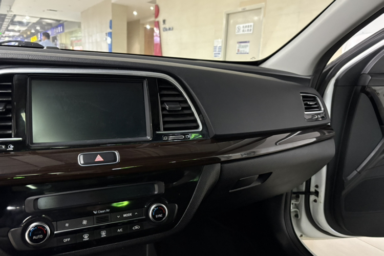 起亚K4 2014款 1.8L 自动DLX中控内饰7008