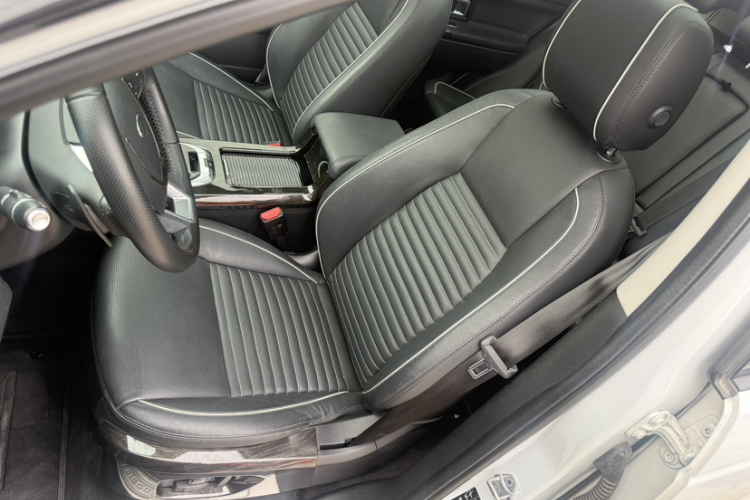 路虎 发现神行 2019款 240PS SE Dynamic版 国VI中控内饰7004