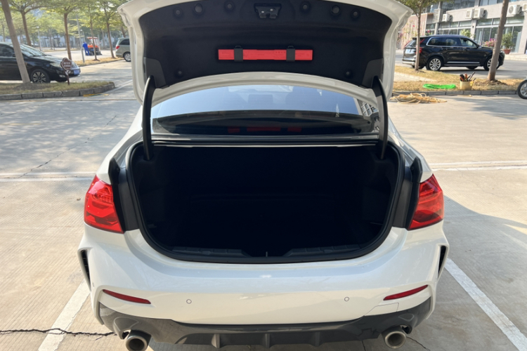 宝马1系 2020款 125i 领先型M运动套装局部细节23