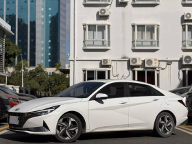 现代 伊兰特 2022款 240TGDi DCT LUX尊贵版