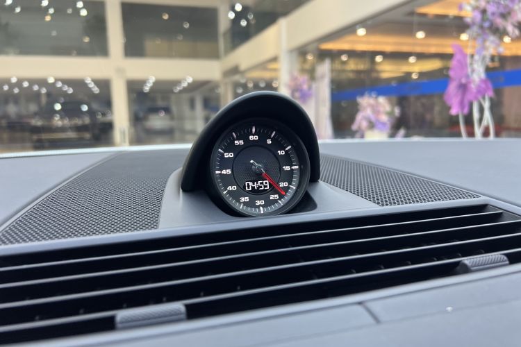 保时捷 2023款 改款 Panamera 4 行政加长铂金版 2.9T车身外观6005