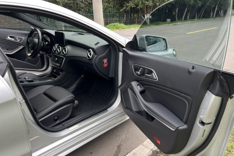 奔驰CLA 2018款 CLA 200 时尚型中控内饰7006