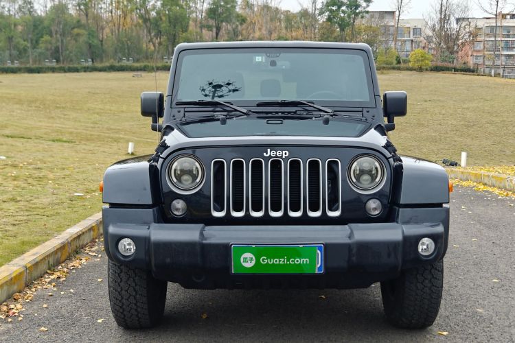 Jeep 牧马人 2015款 3.0L Sahara 四门舒享版车身外观6001