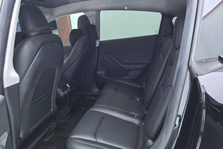 特斯拉 Model Y 2023款 后轮驱动版中控内饰7004