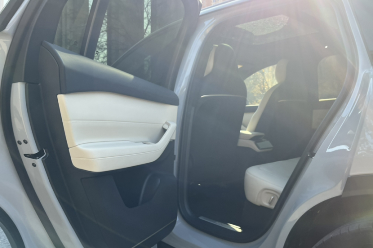 蔚来ES6 2023款 75kWh中控内饰7004