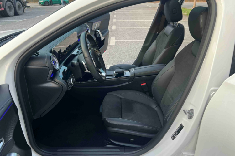 奔驰A级 2022款 改款三 A 200 L 运动轿车时尚型中控内饰7011