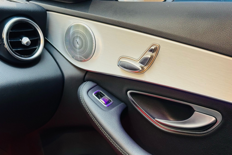 奔驰C级 2021款 C 260 星耀臻藏版中控内饰7004