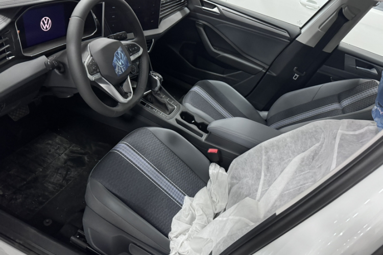 大众 速腾 2025款 改款 300TSI DSG飞越版中控内饰7001