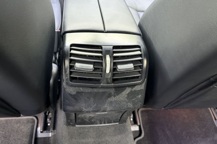 奔驰E级 2014款 改款 E 300 L 运动型中控内饰7010