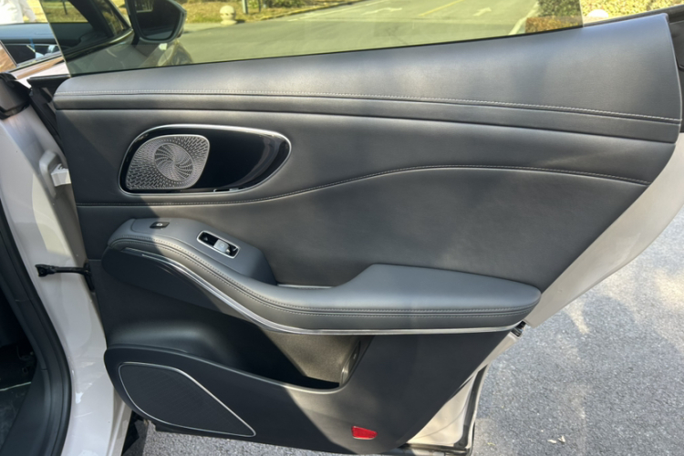 飞凡汽车 飞凡R7 2025款 长续版中控内饰7007