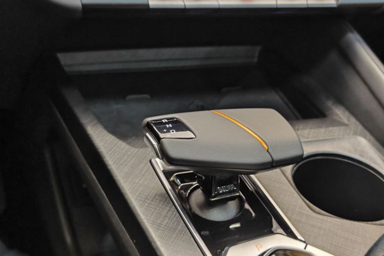 长安UNI-V 2024款 1.5T 尊贵型中控内饰7008