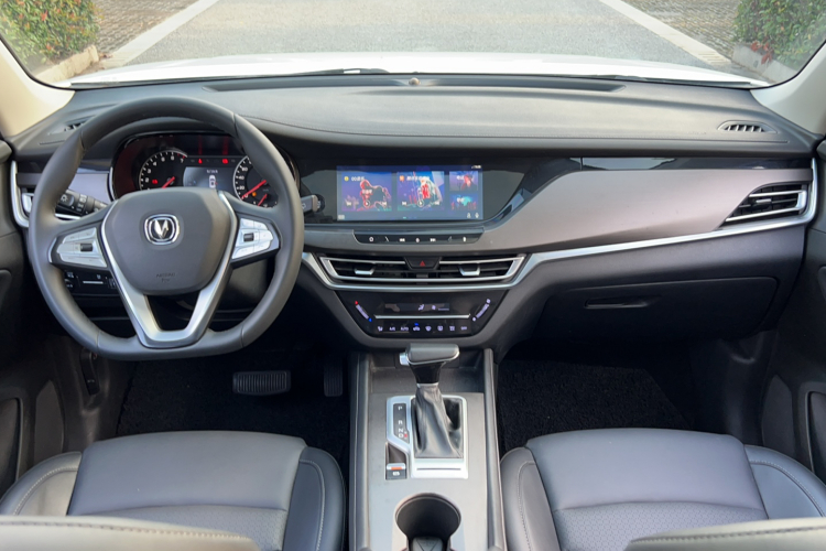 长安CS35PLUS 2019款 1.4T DCT畅联蓝鲸版中控内饰7009