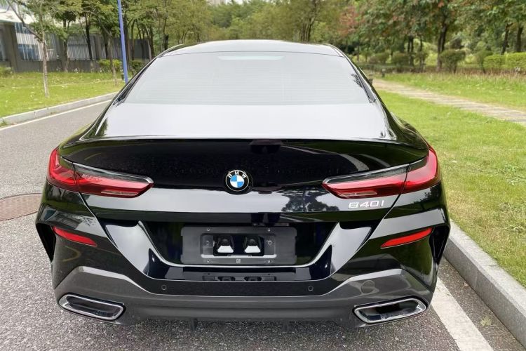 宝马8系 2022款 840i 四门轿跑车 M运动套装车身外观6006