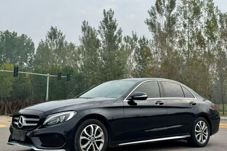 奔驰C级 2018款 C 180 L 时尚型运动版车身外观1