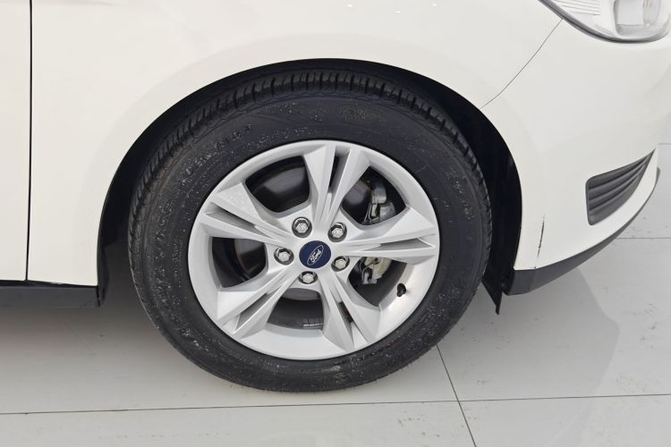 福特 福克斯 2018款 两厢经典 1.6L 自动舒适型智行版车身外观6008