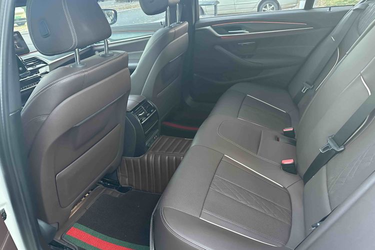 宝马5系 2022款 改款 530Li 领先型 M运动套装中控内饰7006