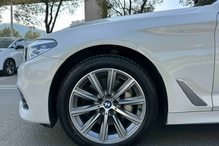 宝马5系 2018款 528Li 上市特别版车身外观6002