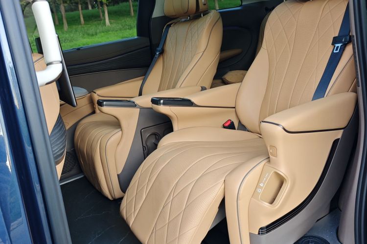 腾势D9 2024款 DM-i 980 四驱旗舰型中控内饰7008