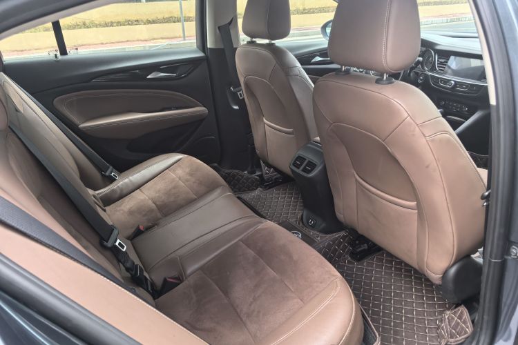 别克 君威 2019款 20T 精英型 国VI中控内饰7006