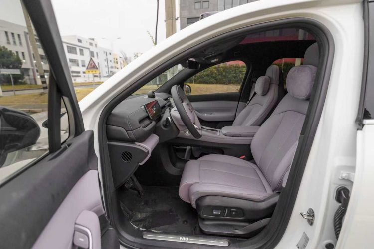 蔚来EC6 2024款 75kWh中控内饰7003