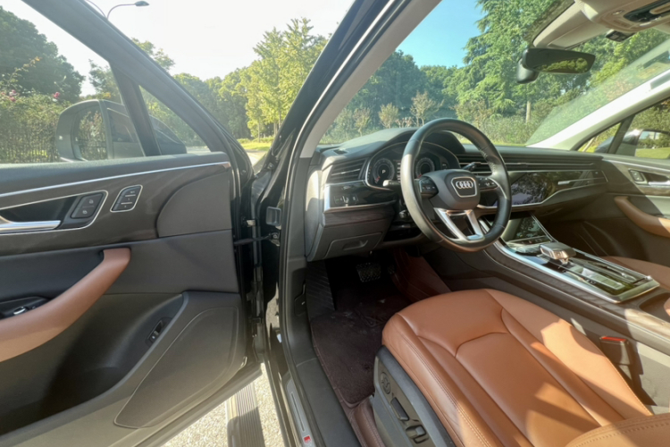 奥迪Q7 2020款 55 TFSI quattro S line运动型中控内饰7001