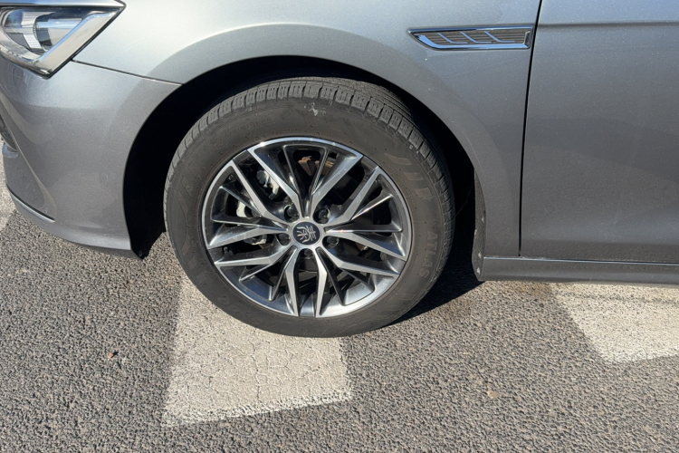 比亚迪 秦PLUS 2021款 DM-i 120KM 旗舰型车身外观6008